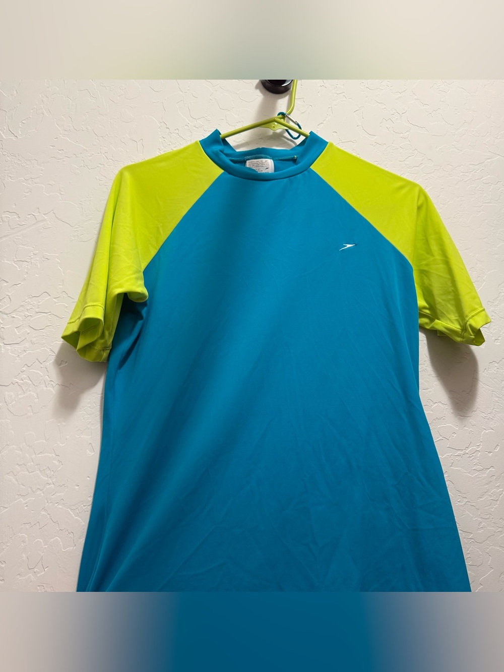 Speedo Men’s Teal and Lime Raglan Short-Sleeve Swim Rash Guard